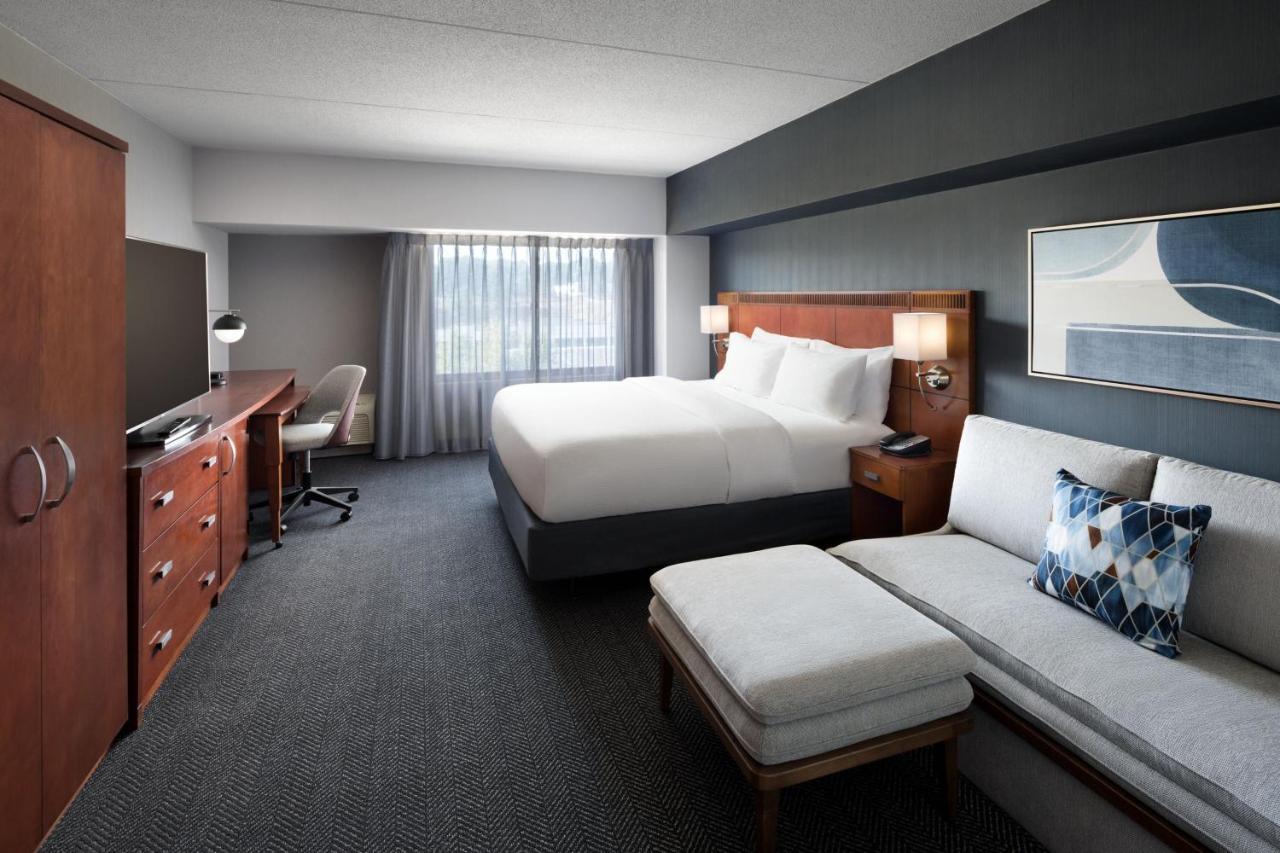 Courtyard 3*