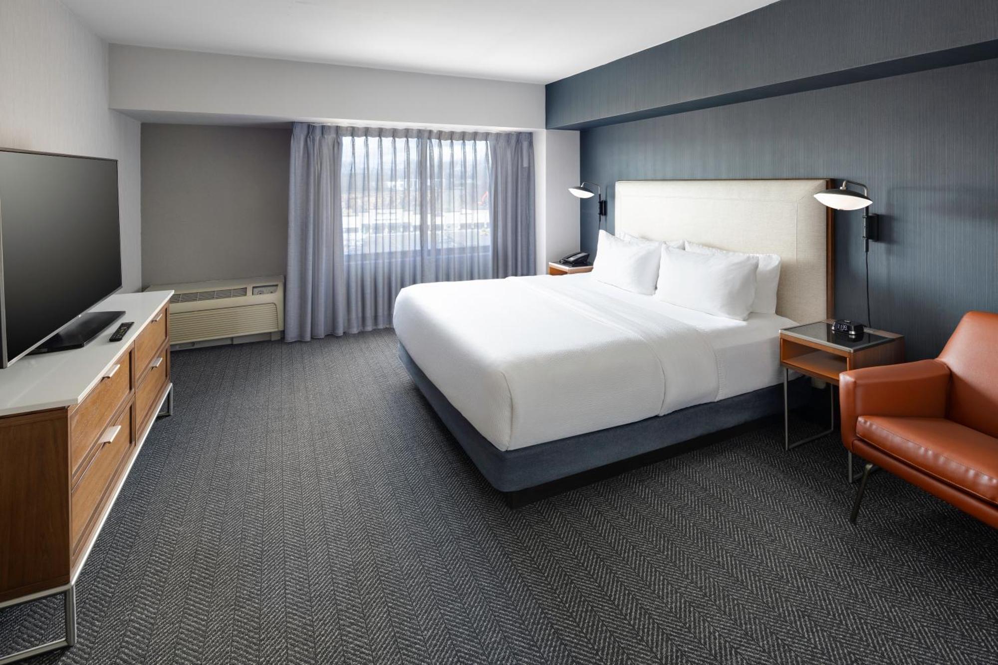 Courtyard Hotel 3*