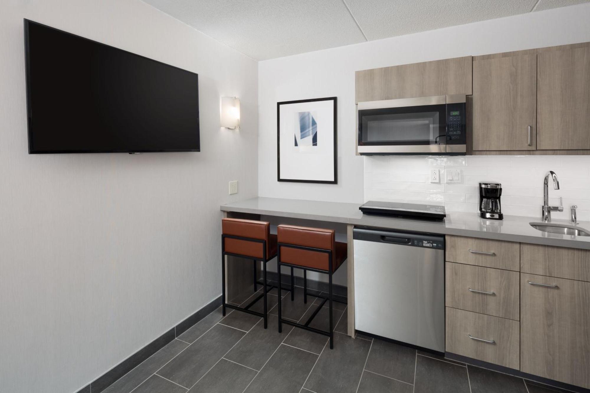 Courtyard 3*