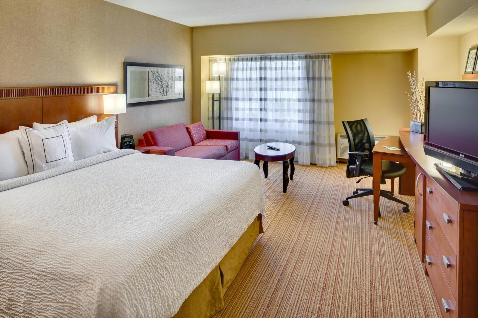 Courtyard 3* Shelton
