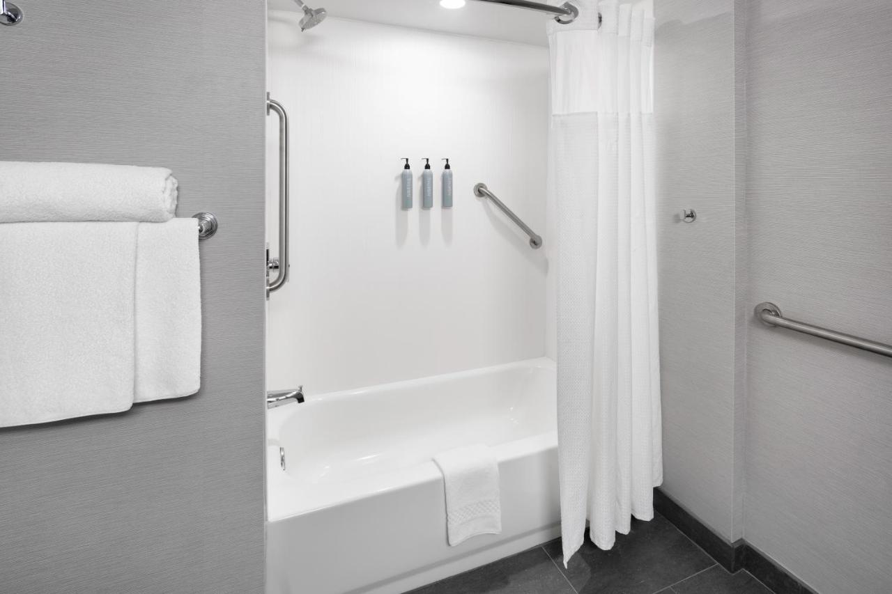 Courtyard 3* Shelton