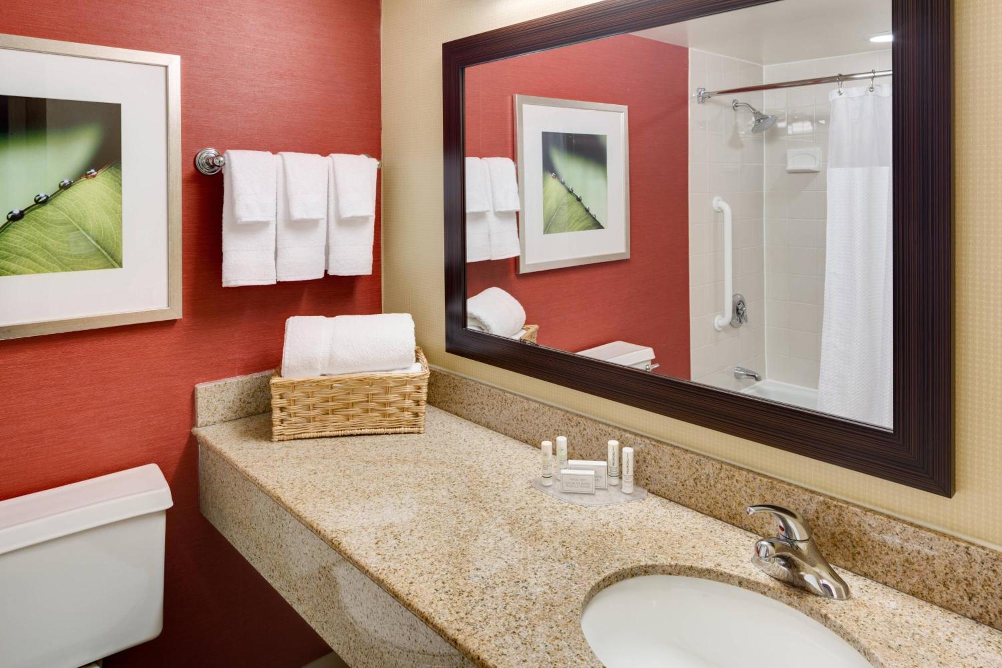 Courtyard Hotel Shelton