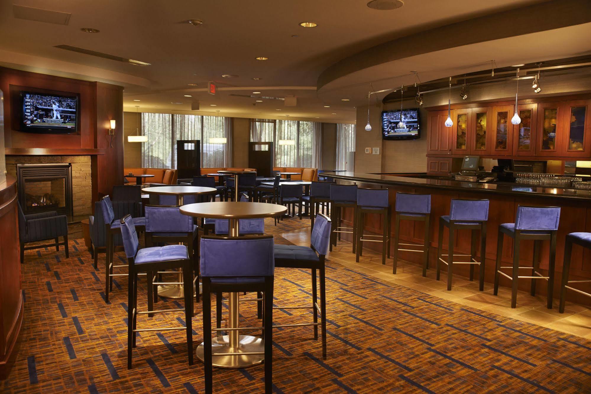 Courtyard 3*
